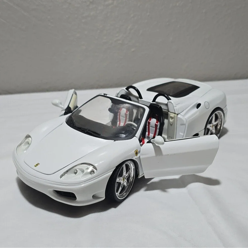 Hot Wheels Ferrari 360 Spider 1:18 White Diecast Car 1999 Opening Hood/Doors [E]